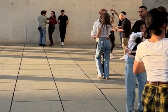 Bild 3 von Bachata Dance Classes Berlin Mitte Partnergalerie