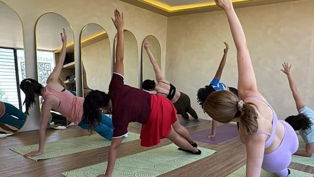 Imagen 1 de la galería del partner Cuerpo Raíz Yoga Estudio