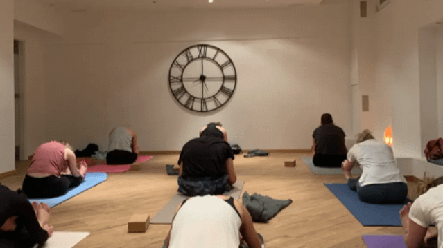 Bild 3 von Yoga Nebenan @ Gasteigkapelle Partnergalerie