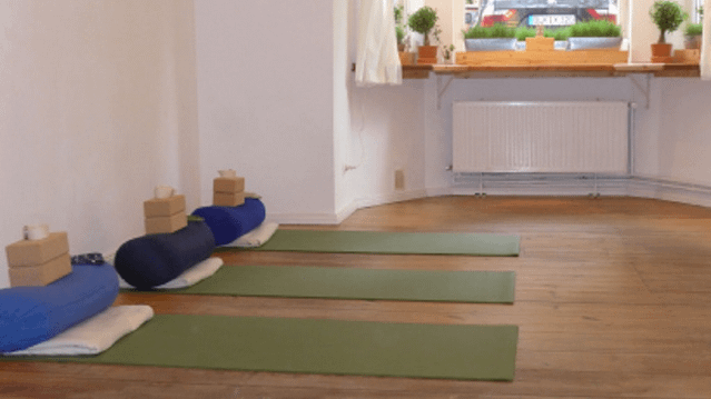 Bild 3 von English Yoga Julie Blumenthal Partnergalerie