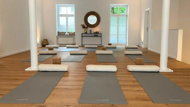 Bild 1 von YOGAWOMAN I YOGA MAMI & ME Partnergalerie