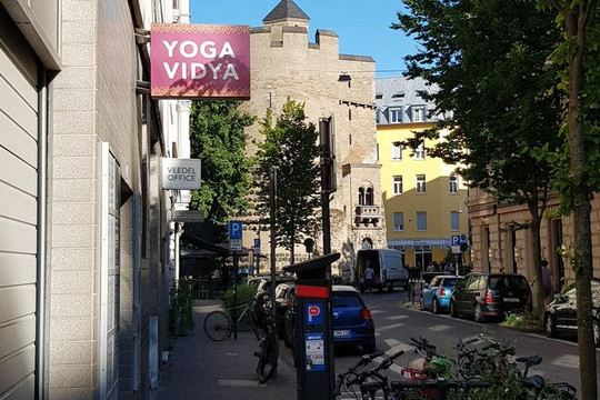 Bild 2 von Yoga Vidya Köln Partnergalerie