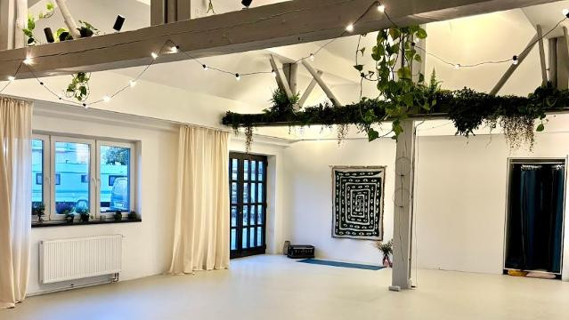 Bild 1 von Yoga Nebenan Velvet House Partnergalerie