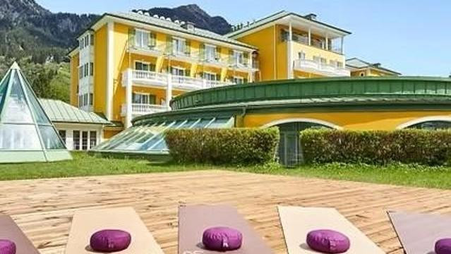 Bild 2 von Yoga Nebenan Velvet House Partnergalerie
