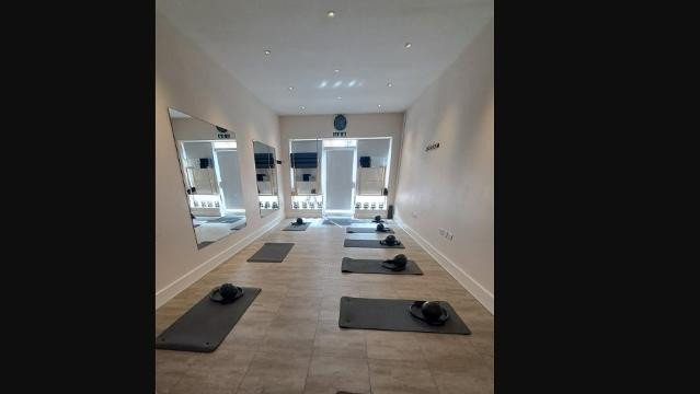 Image 2 from Hazel Gomez Sen Yoga partner gallery