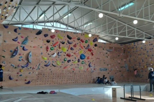 Immagine 1 dalla galleria del partner Double Dyno Climbing School