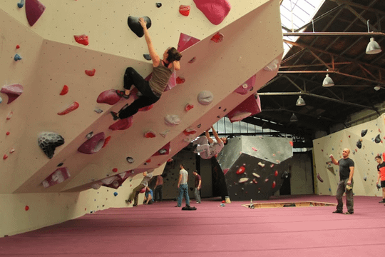 Bild 1 von einstein Boulderhalle Ulm Partnergalerie