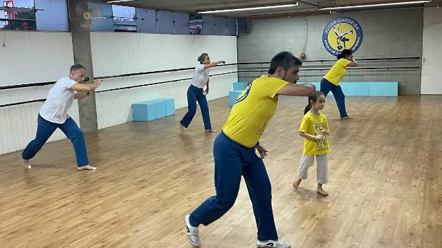 Imagem 3 da galeria do parceiro Jogar Capoeira - Escola de Capoeira Integral