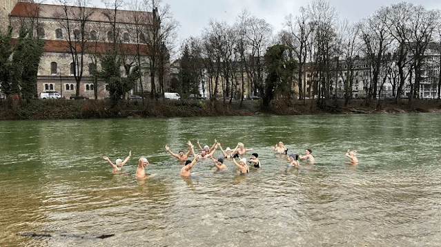 Bild 1 von Alpines Eisbaden Partnergalerie
