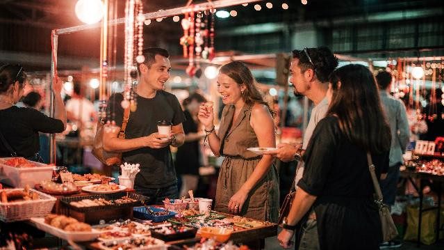 Bild 3 von YogaThrive x Urban Night Market Partnergalerie