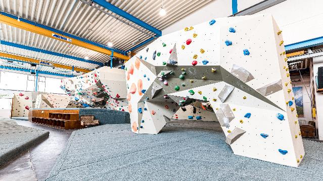 Bild 1 von DYNOCHROM Boulderhalle Frankfurt Partnergalerie