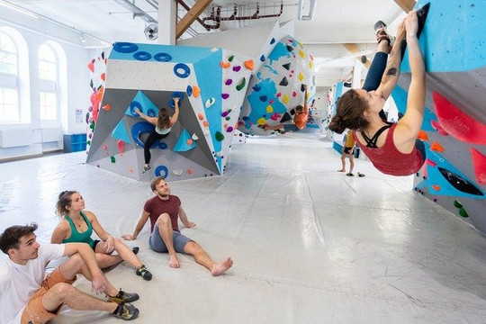 Bild 1 von Boulderwelt München West Partnergalerie