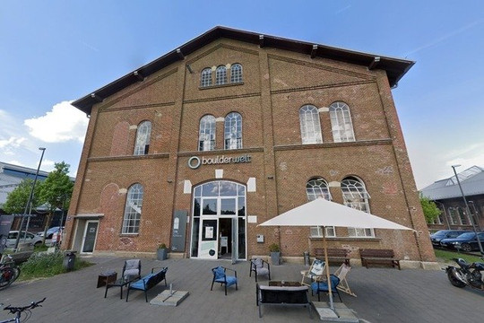 Bild 2 von Boulderwelt München West Partnergalerie