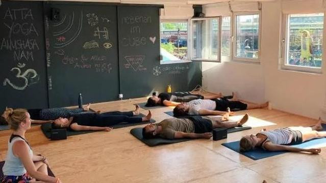 Bild 1 von Yoga Nebenan @ Kare Rooftop Partnergalerie