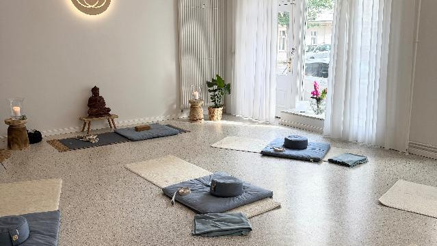 Bild 1 von Yogibar Akademie Partnergalerie