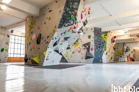 Bild 3 von Bahnhof Blo - Bouldercafé Wuppertal Partnergalerie