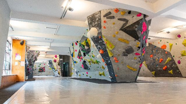 Bild 1 von Bahnhof Blo - Bouldercafé Wuppertal Partnergalerie