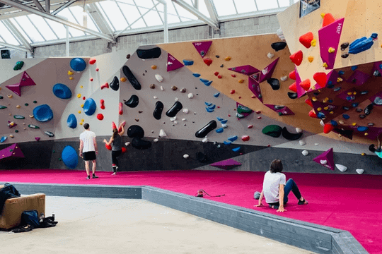 Bild 1 von einstein Boulderhalle Recklinghausen Partnergalerie