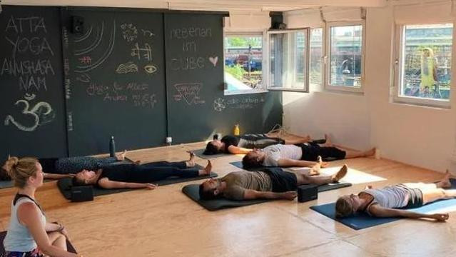 Bild 1 von Yoga Nebenan @ Neuperland Partnergalerie