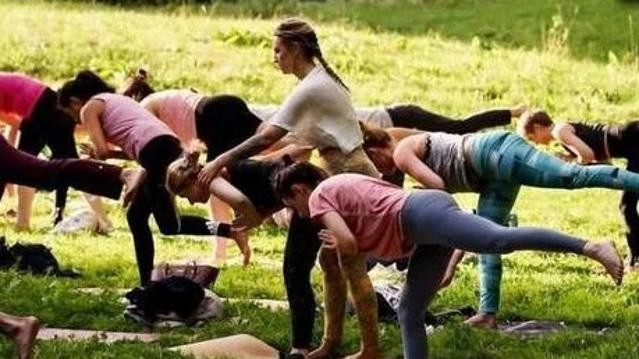 Bild 2 von Yoga Nebenan @ Neuperland Partnergalerie