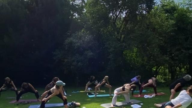 Bild 3 von Jill Weiberg - Yoga und Tanz- Outdoor Yoga Partnergalerie