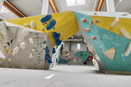 Bild 2 von Boulderhalle Blockhaus Freiburg Partnergalerie
