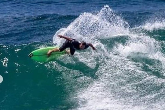 Imagem 1 da galeria do parceiro Escola de Surf Robini Surf Team