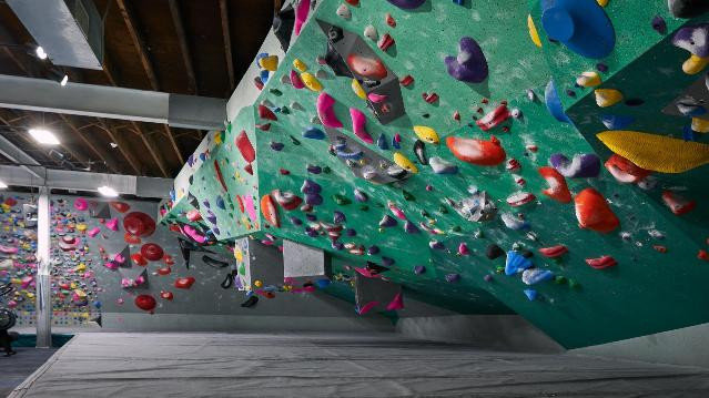 Image 1 from Tufas Boulder Lounge partner gallery