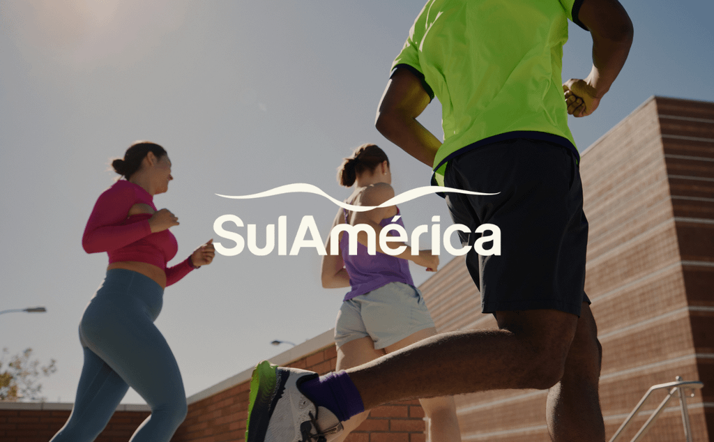 SulAmérica e Wellhub anunciam a renovação da parceria, garantindo que mais de 2,5 milhões de beneficiários tenham acesso à maior plataforma de bem-estar corporativo do mundo. A parceria oferece acesso a mais de 30 mil parceiros de bem-estar, incluindo academias, estúdios e opções de bem-estar holístico, sem custo adicional para as empresas.