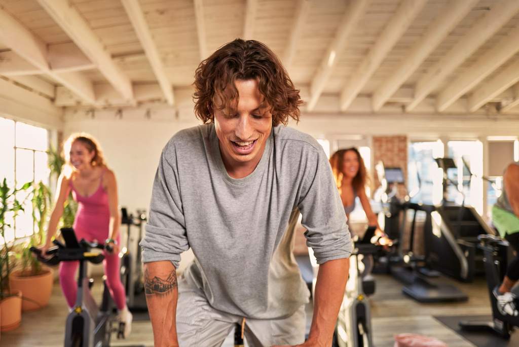 Reconhecer o bom trabalho dos colaboradores é crucial para qualquer empresa: eleva o engajamento, a produtividade e a satisfação no emprego.