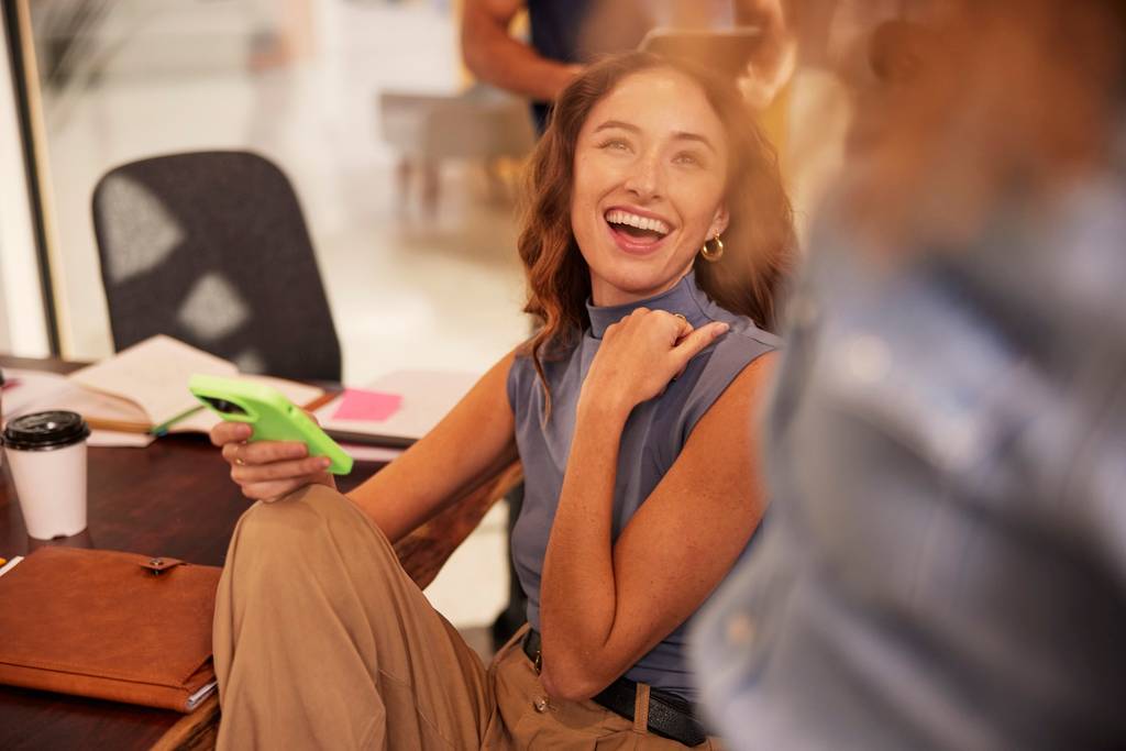 Hablamos sobre el impacto del ambiente laboral en la satisfacción de los empleados, qué factores afectan el entorno de tu empresa y estrategias para mejorarlo.