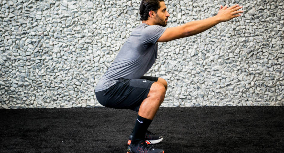 Agachamento sem carga - Exercícios para glúteos e pernas