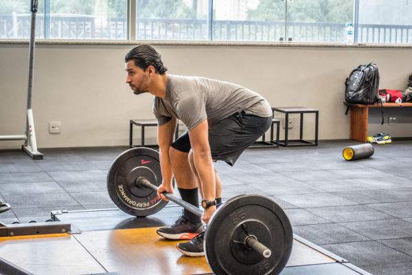 En el ambiente del fitness uno tiene que estar actualizado, cada día hay ejercicios que se vuelven obsoletos y otros se modifican para tener un mejor resultado. Todo es gracias a los avances científicos que los especialistas han investigado. En este artículo les daremos algunos ejemplos de ejercicios que todo buen entrenador debería de eliminar […]