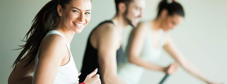 Eine gesündere Belegschaft hat eine Reihe von Vorteilen für Unternehmen. Lesen Sie hier welche und warum das eigentlich so ist!