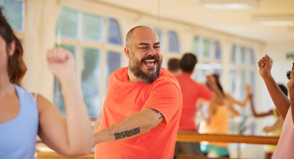 Veja benefícios de fazer aula de dança, conheça os principais tipos de modalidades e suas características para começar a fazer hoje mesmo.