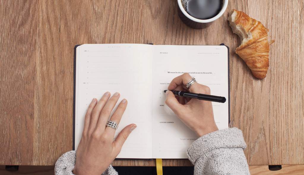 Here are some journal entry ideas to help alleviate stress, manage anxiety, and produce an overall relaxing effect.