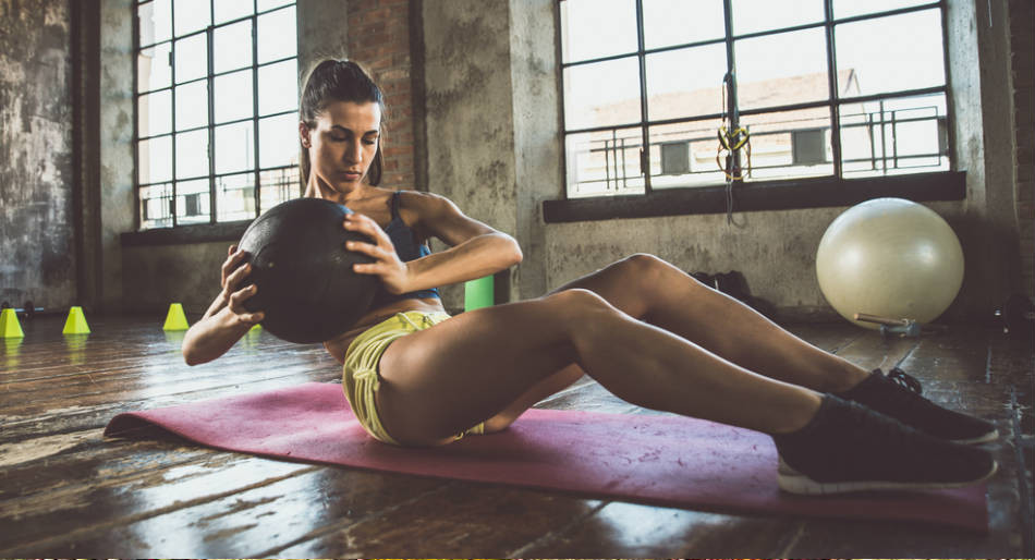 Pratique musculação e faça treinos intervalados para acelerar o metabolismo