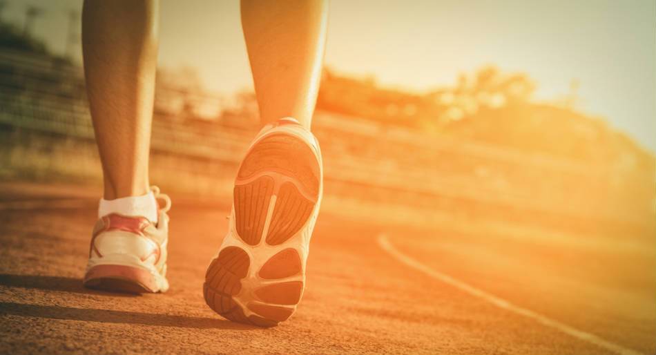 Correr o caminar puede ser una gran opción para quien desea llevar una vida más saludable. A pesar de ser parecidas, estas actividades tienen muchas diferencias en los beneficios que brindan al cuerpo. ¿Cuál es mejor? ¿Cómo utilizarlas para alcanzar diferentes resultados? Si estás interesado en saber estas diferencias ¡sigue leyendo! Correr o caminar: ¿cuáles […]