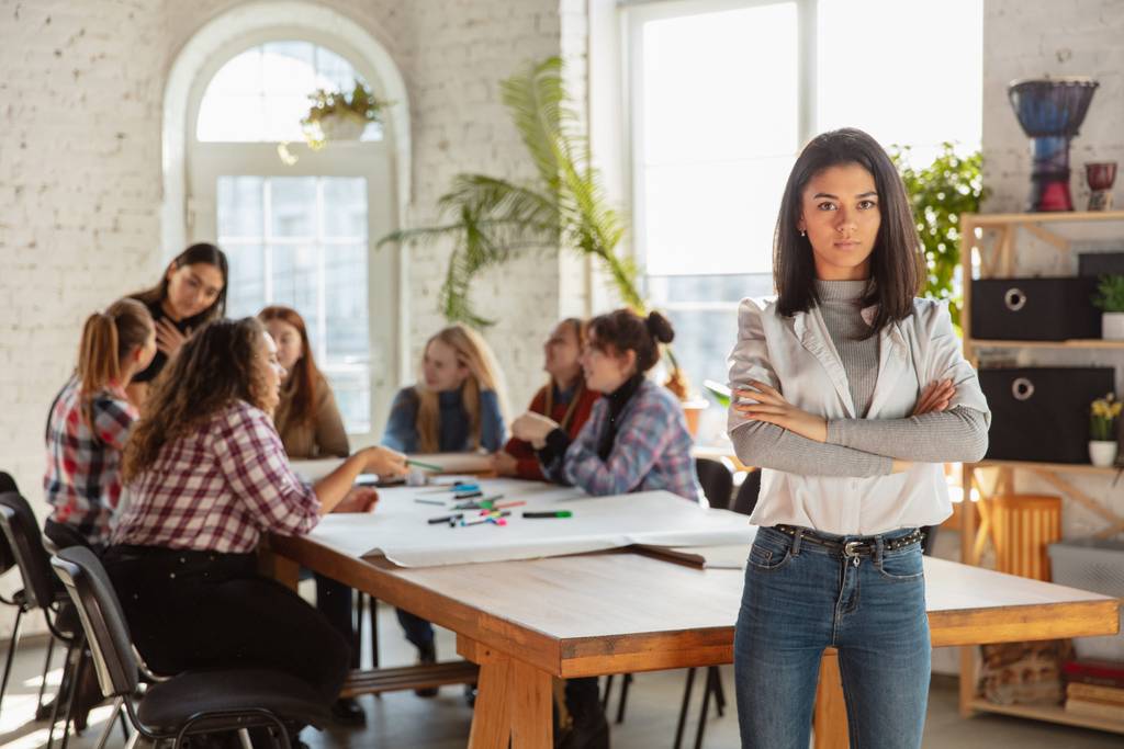 No quesito igualdade e inclusão das mulheres no trabalho, as empresas ainda tem um longo caminho a percorrer. Sentir que começamos a quebrar o teto de vi...