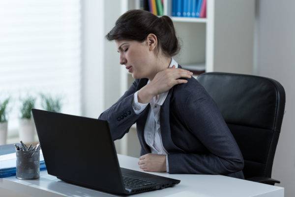 Conoce cómo identificar los síntomas y las causas de estrés labores en tus colaboradores. También recibe algunos tips que puedes tomar en cuenta para prevenir este problema. 