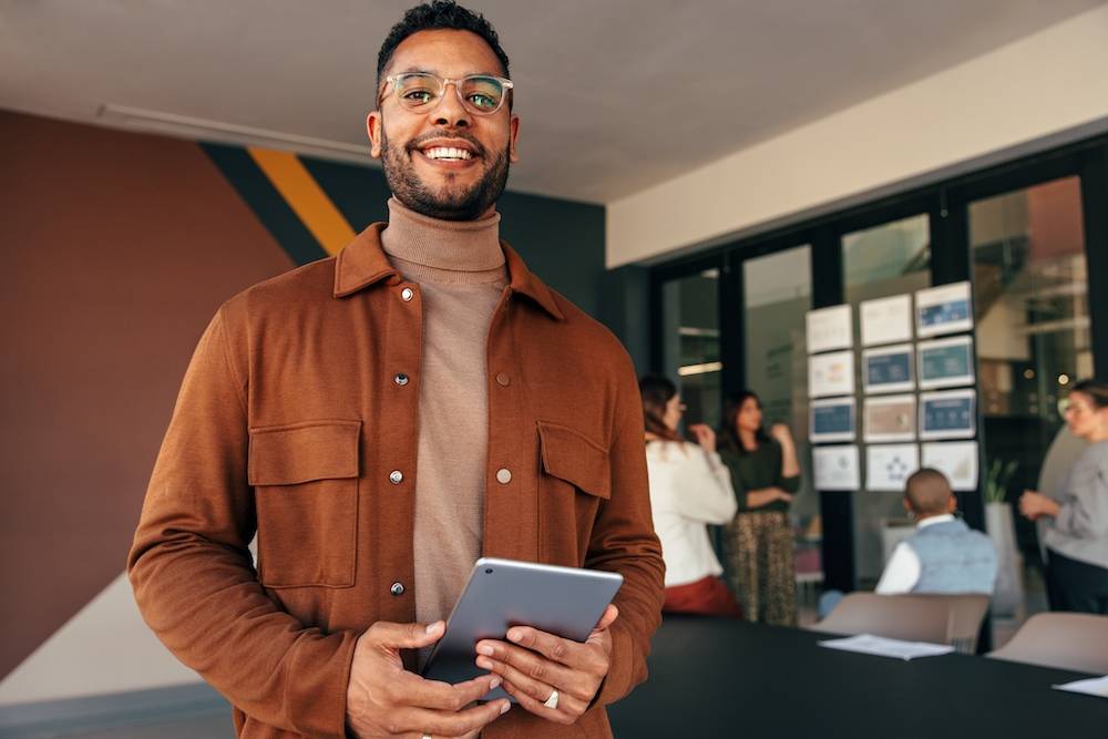 Seu guia completo sobre salário, remuneração, adicionais e descontos salariais. Confira a relação do salário com o bem-estar da equipe.
